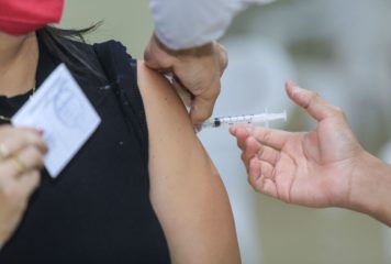 Vacinas: Jader pede ao ministro da Saúde informações sobre renovação de contratos