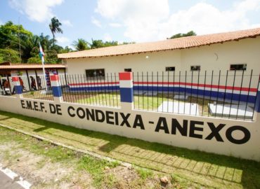 Jader quer informações sobre projeto de saneamento para escolas no Pará