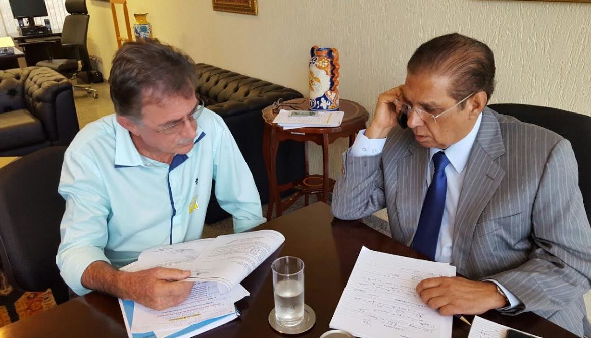 Senador Jader recebe prefeitos e reforça pedidos para derrocamento do Pedral do Lourenço