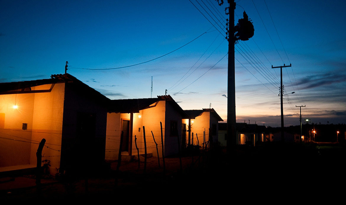 Celpa não consegue cumprir Luz para Todos, protesta Jader