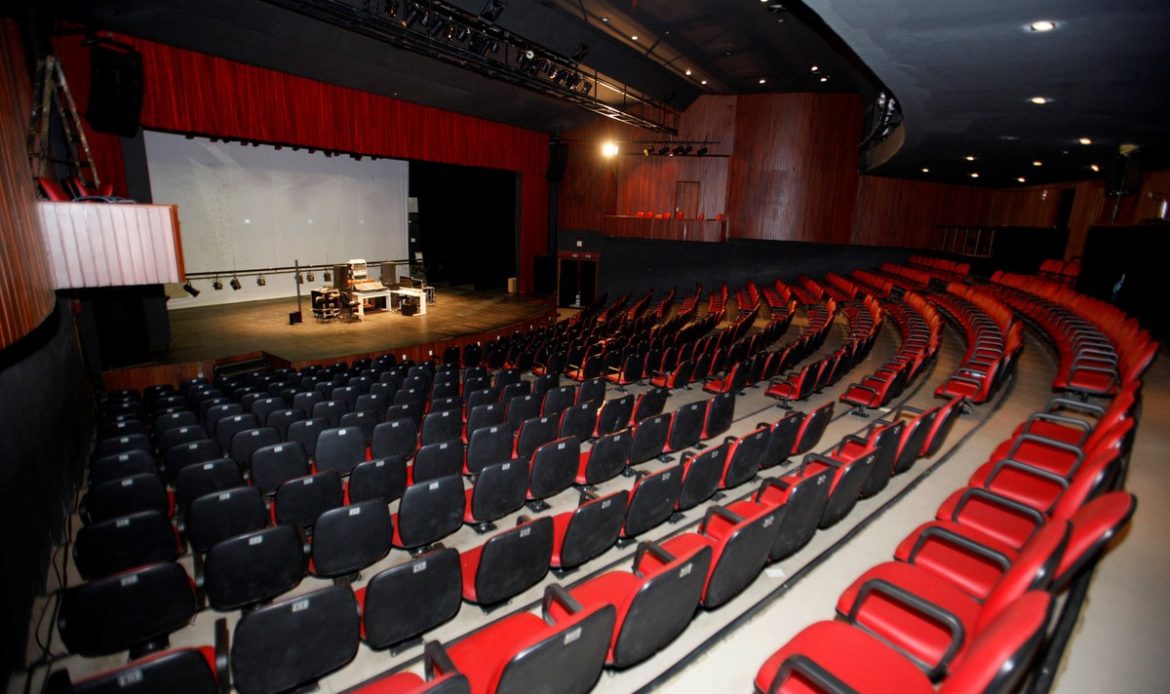 Teatro inaugurado por Jader Barbalho completa 33 anos.