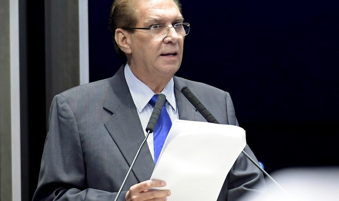 Jader quer informações sobre corte de R$ 1,6 bi em verba da educação