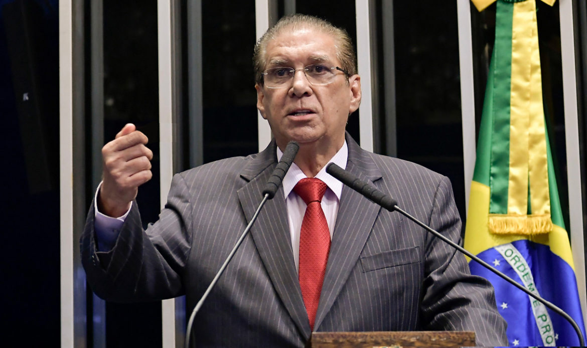 Jader registra voto contra nova proposta para dividir o Pará