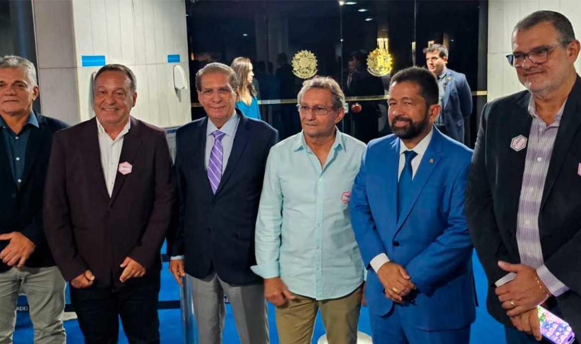 Jader recebe em Brasília professores que defendem fortalecimento da educação superior