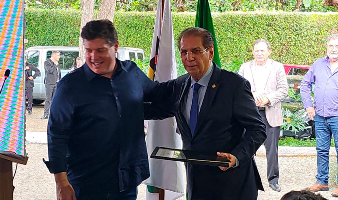 Senador Jader é homenageado pelo MDB por participação em convenção histórica de 1973