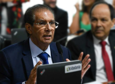 CCJ aprova texto da reforma tributária com contribuição apresentada por Jader Barbalho