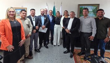 Jader defende fortalecimento do municipalismo ao receber prefeitos paraenses