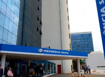 Jader Barbalho defende atendimento do INSS para população de Mosqueiro