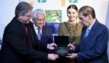 Senador Jader é homenageado por apoio à cultura paraense